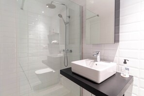 Hair dryer - YBH Pablo Morillo 4 (Vigo)