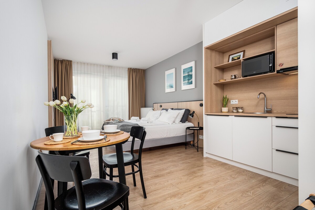 Apartamento, balcón | Zona de estar | Una televisión de pantalla plana