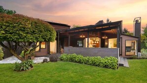 Unclassified image, 4 of 40, button - Arrowtown Luxury Escape with Hot Tub & BBQ (Arrowtown)
