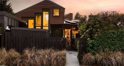 Arrowtown Luxury Escape with Hot Tub