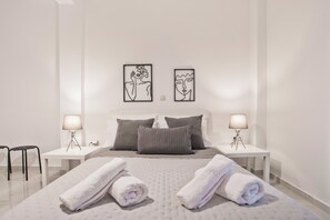 1 bedroom, iron/ironing board, WiFi, bed sheets - Serenity in the city - Stylish 1bd Garden Flat (Nea Smirni)