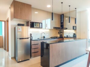 Micro-ondes, four, plaque de cuisson