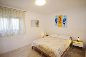 3 bedrooms, iron/ironing board, travel cot, free WiFi