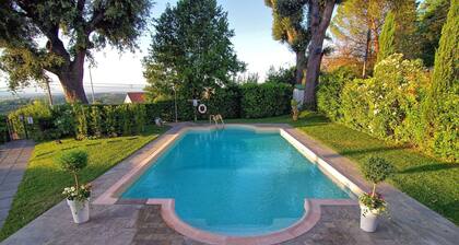 Holiday Apartment Tuscany Italy with Pool near Volterra Siena Florence Beach