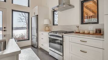 Frigorífic, microones, forn i placa de cuina