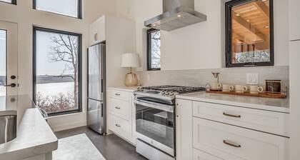 Luxury Lakeview Retreat with Hot Tub! New Listing Discount!!!