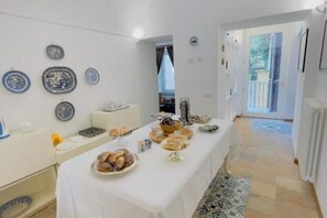 Dining - Coco's Apartment- Yellow - Cozy Double Room with Modern Amenities (Meta)