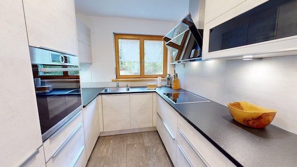 Kühlschrank, Ofen, Herdplatte, Geschirrspüler