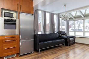 House, 4 Bedrooms | Living area