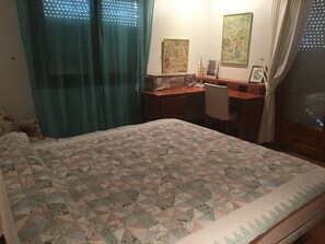 5 habitaciones, tabla de planchar con plancha, wifi y ropa de cama