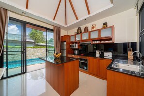 Family Villa, 3 Bedrooms, Pool View | Private kitchen