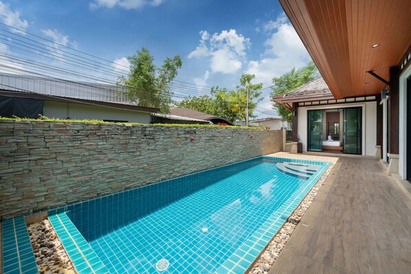 Outdoor pool, sun loungers