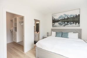 3 slaapkamers, een bureau, een strijkplank/strijkijzer, wifi