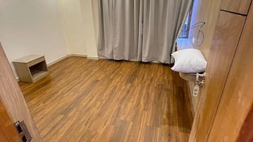 Deluxe Room, City View | Desk, laptop workspace, free WiFi