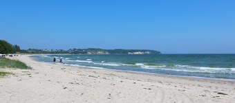Beachfront apartment with terrace, use of swimming pool and sauna - Rex Rugia apartment 12-4