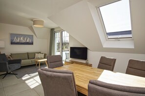 TV, stereo - Apartment close to the beach with balcony, use of swimming pool and sauna - Rex Rugia H-1010 (Mönchgut OT Lobbe)