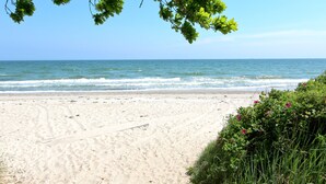 Beach nearby - Beachfront vacation rental with a balcony, access to the pool and sauna - Rex Rugia (Mönchgut OT Lobbe)