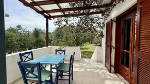 Outdoor dining - Villa Gaia (METHONI)
