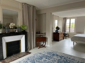 Suite, Patio, Pool View | Free WiFi - L'ÉVIDENCE (Rugles)