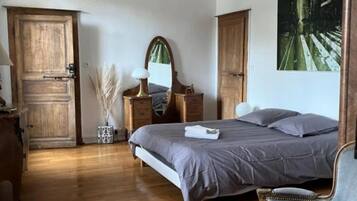 Klassieke kamer, terras, uitzicht op zwembad | 1 slaapkamer, gratis wifi