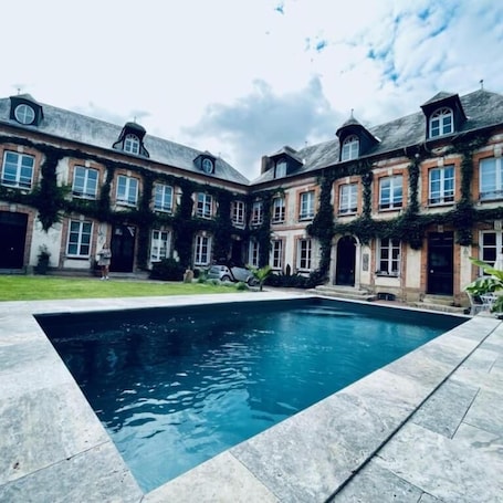 Piscina externa. L'ÉVIDENCE