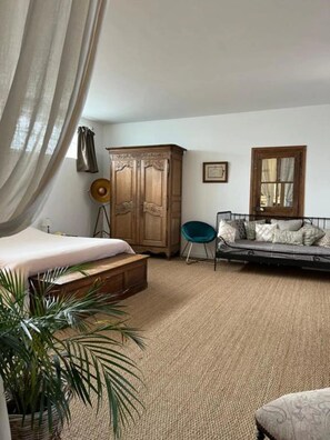 Familierom, terrasse, bassengutsikt | Wi-fi (inkludert)