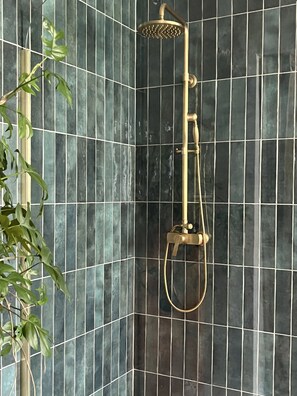 Bathroom - L'ÉVIDENCE (Rugles)