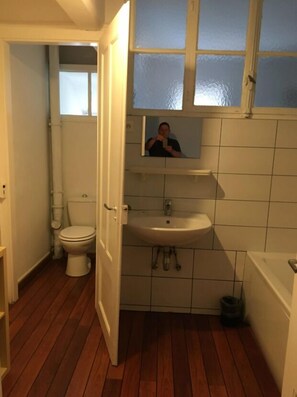 Family Apartment, Garden View | Bathroom - Gîtes Au Domaine Greiner (Mittelwihr)