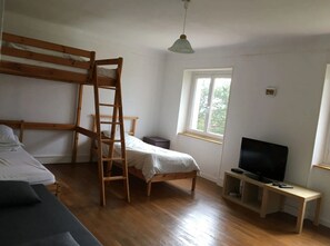 Family Apartment, Garden View | Free WiFi - Gîtes Au Domaine Greiner (Mittelwihr)