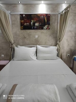 2 chambres, fer et planche à repasser, Wi-Fi, draps fournis