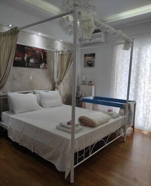2 bedrooms, iron/ironing board, WiFi, bed sheets