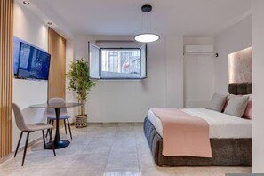 1 bedroom, iron/ironing board, WiFi, bed sheets - Nancy   s studio at metro Petralona (Athina)