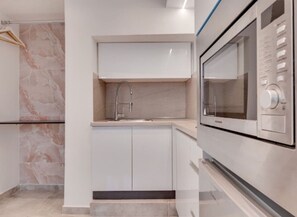Fridge, microwave, coffee/tea maker, cookware/dishes/utensils