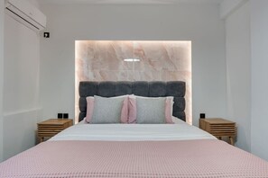 1 bedroom, iron/ironing board, WiFi, bed sheets - Nancy   s studio at metro Petralona (Athina)