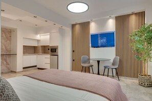 1 bedroom, iron/ironing board, WiFi, bed sheets - Nancy   s studio at metro Petralona (Athina)