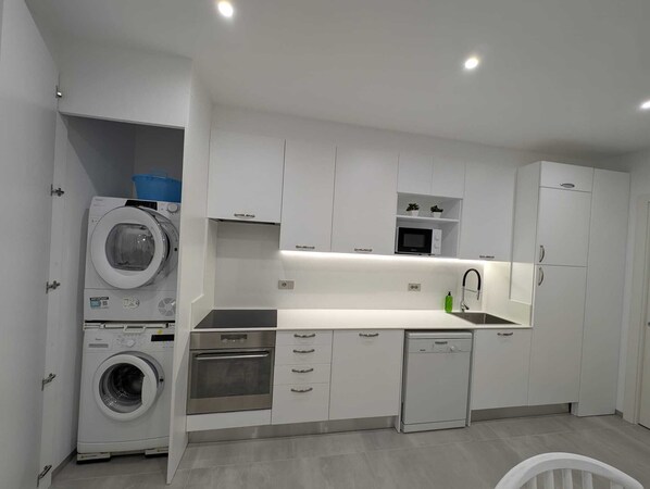 Fridge, microwave, oven, stovetop
