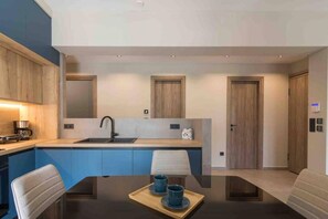 Fridge, oven, dishwasher, coffee/tea maker - Blue Pearl at Glufada sea side (Glifada)