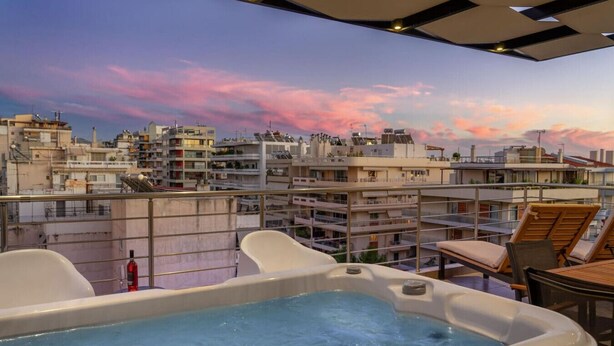 Outdoor spa tub - Jacuzzi Lux penthouse P Faliro (Paleo Faliro)