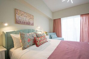 2 habitaciones, tabla de planchar con plancha, cuna de viaje y wifi