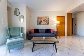 TV - Petralona amazing 2 bd flat (Athina)