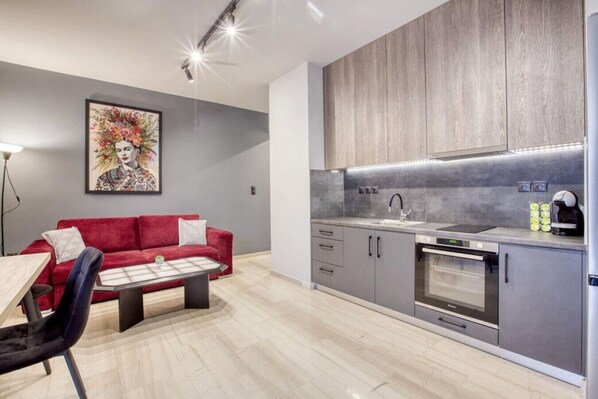 Fridge, oven, coffee/tea maker