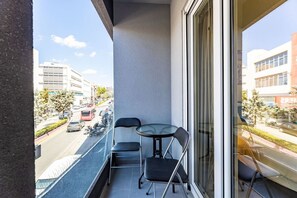 Outdoor dining - Petit and cozy apartment in Nea Ionia (Nea Ionia)