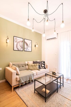 TV - Beautiful Home in the most Iconic area in Athens (Athens)