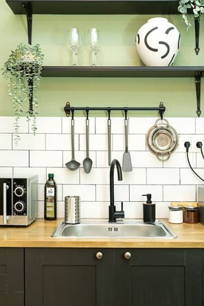 Fridge, oven, stovetop, coffee/tea maker - Beautiful Home in the most Iconic area in Athens (Athens)