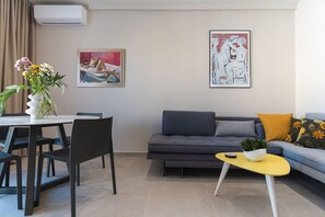 TV - Charming   minimal apt  in the center of Glyfada (Glifada)