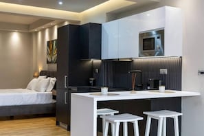Refrigerador, microondas, horno, cafetera/tetera