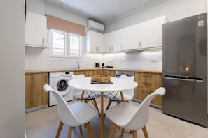 Oven, coffee/tea maker, toaster