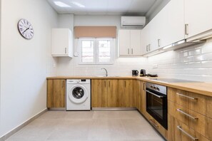 Horno, cafetera y tetera y tostadora 