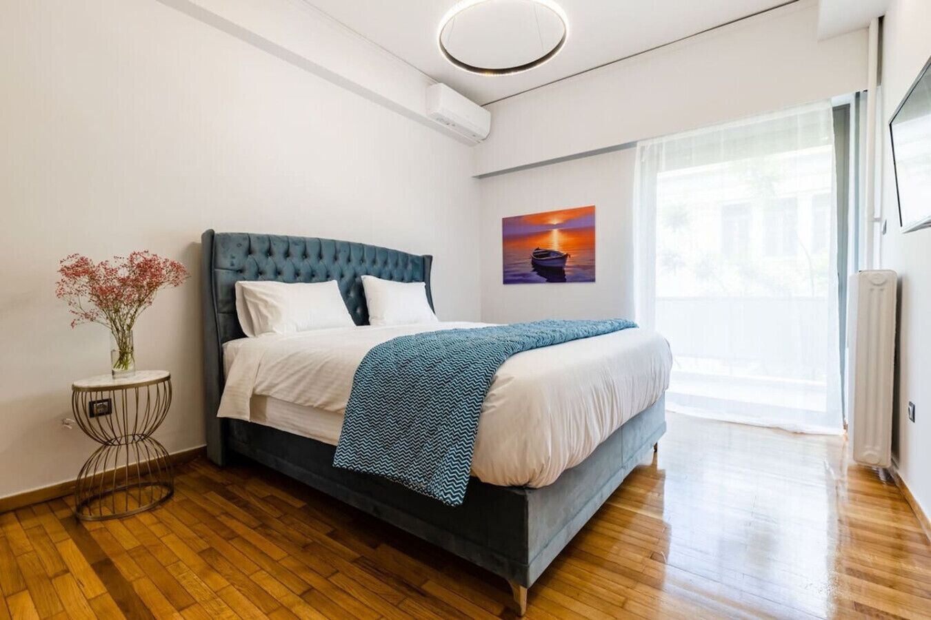 3 bedrooms, desk, WiFi, bed sheets