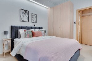 2 chambres, fer et planche à repasser, Wi-Fi, draps fournis